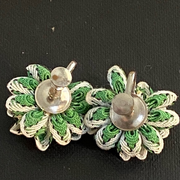 Vintage Handmade Crochet Screwback Earrings. - Picture 6 of 7